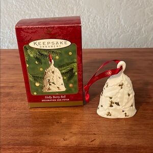 2000 Hallmark “Holly Berry Bell”